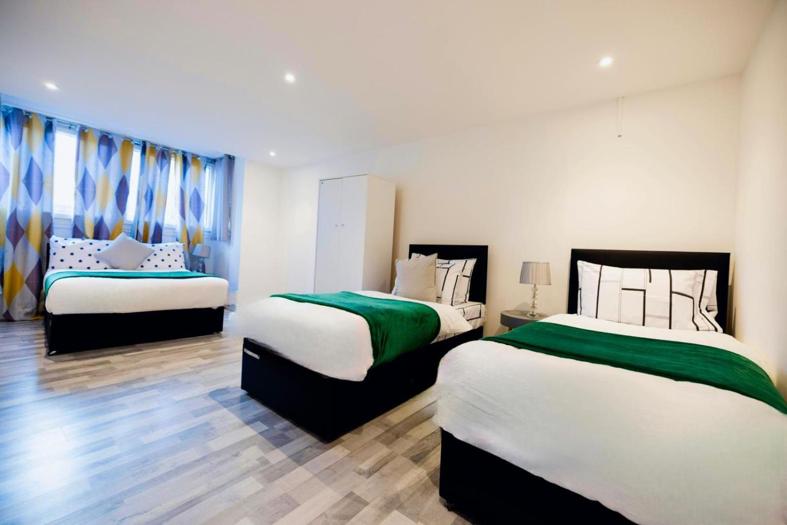 2 Bedrooms -Parking-Very Spacious-Wifi London Kültér fotó
